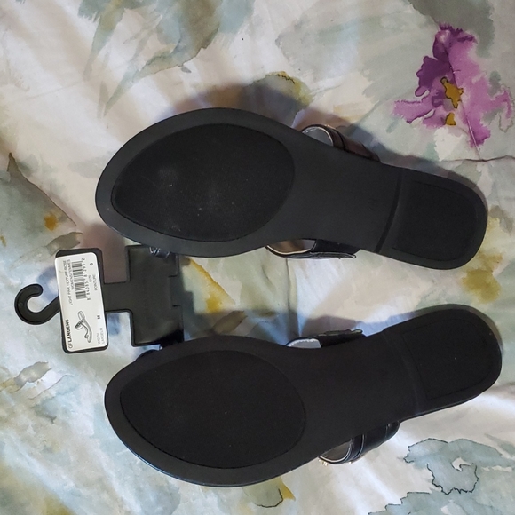 COPY - NWT Guess Sandals - Picture 2 of 3